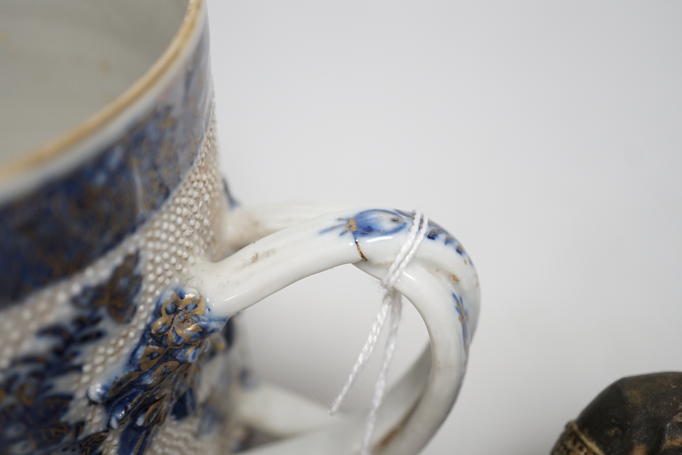 An 18th century Chinese export blue and white mug and two Thai bronze figures, mug 13cm tall